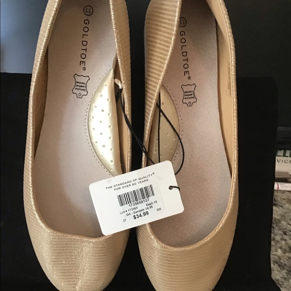 Tan flats - Picture 2 of 4